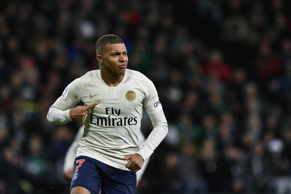 范德芬：我偶像是普约尔 我跟哈兰德交过手了，现在想挑战姆巴佩